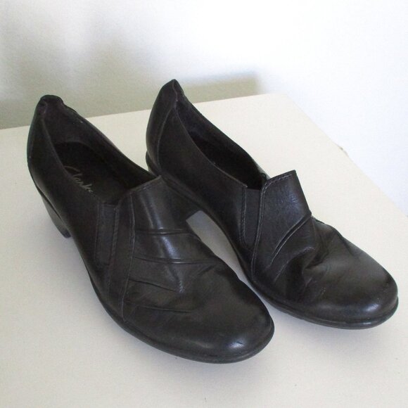 Clarks Womens Black Leather Ankle Bootie - Size 6.5M - Picture 2 of 9